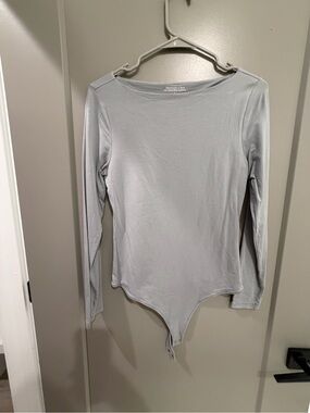 Abercrombie & Fitch Light Gray Long-Sleeve Scoop Neck Bodysuit